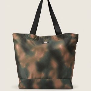 New with tags Pink by Victoria’s Secret tote bag in Camouflage print